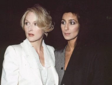 Το παθιασμένο φιλί στο στόμα Cher και Meryl Streep στην πρεμιέρα του «Mamma Mia» (φωτό)